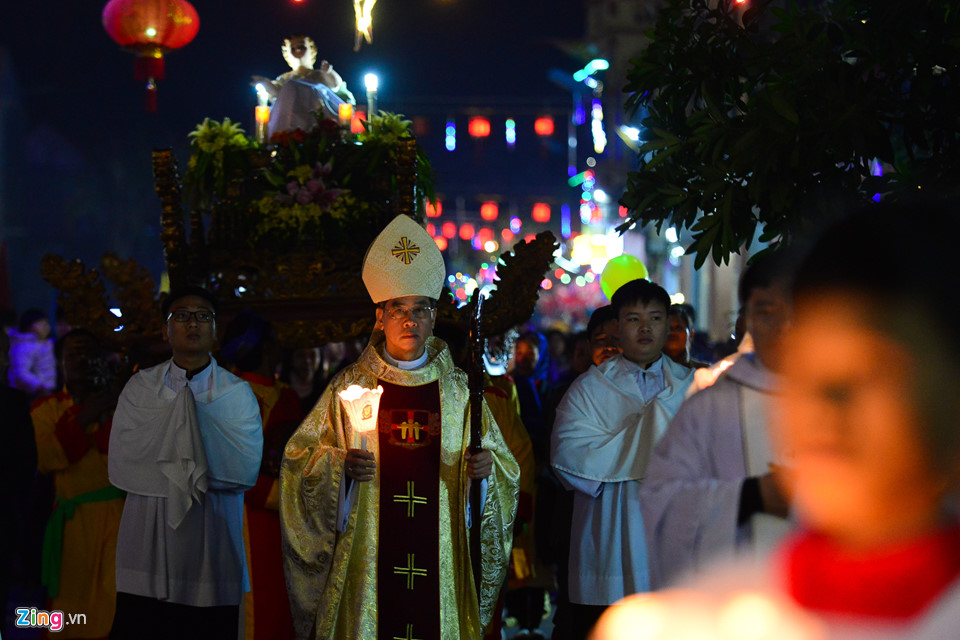 Hàng nghìn người rước tượng Chúa Hài Đồng đêm Giáng sinh